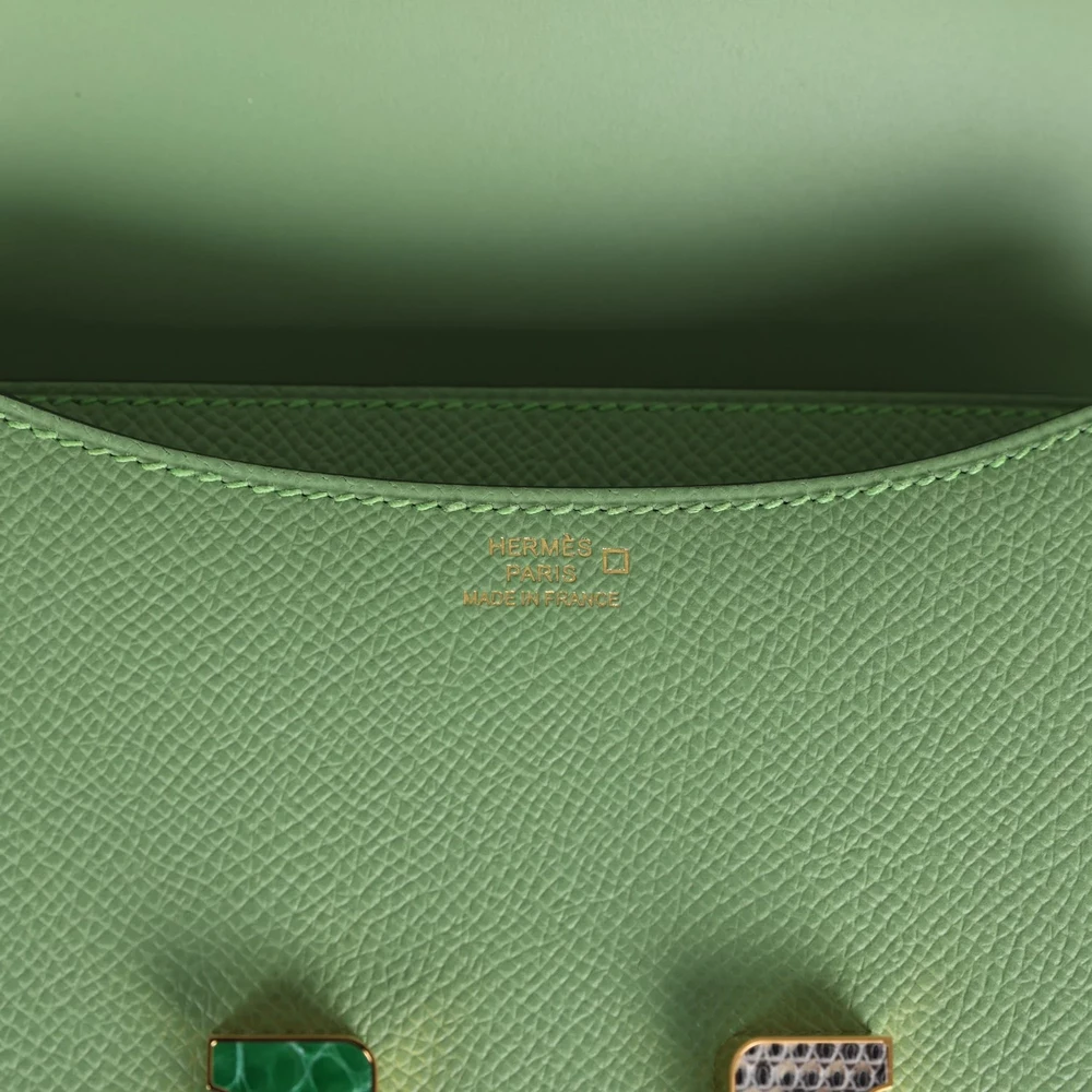 Mirror Quality Hermès Constance 18 Vert Criquet Epsom Marquette HW - Exotic Creations Detail1